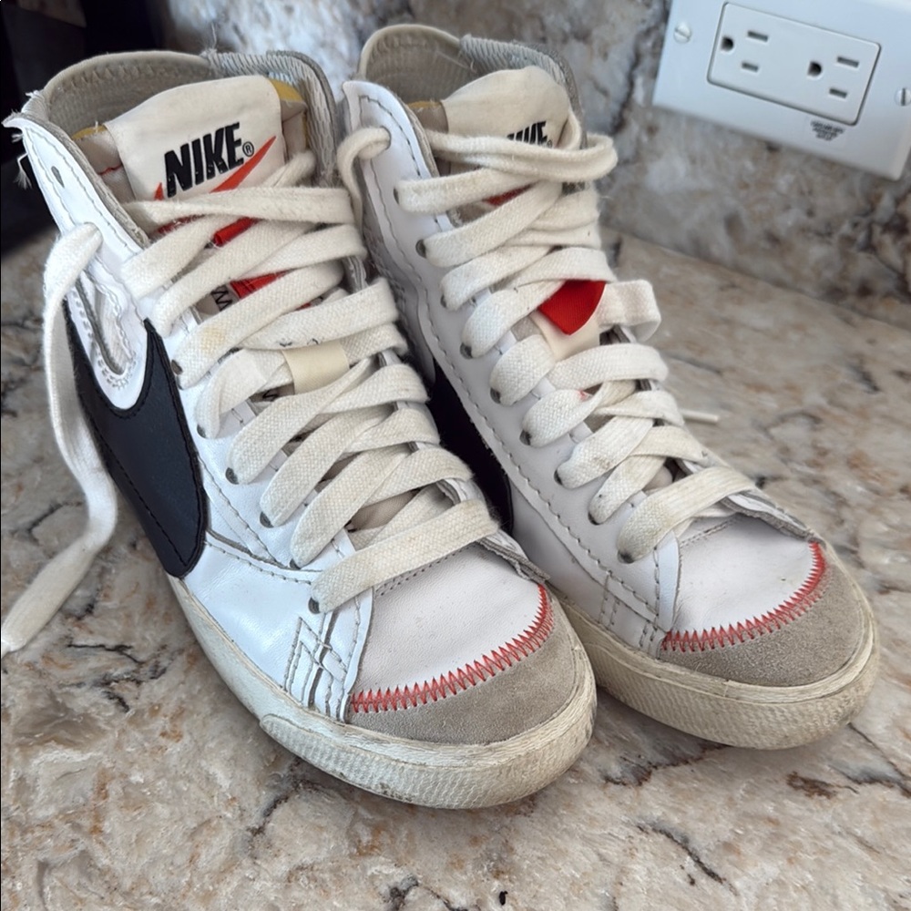 Nike Womens Blazer Mid '77 Jumbo
